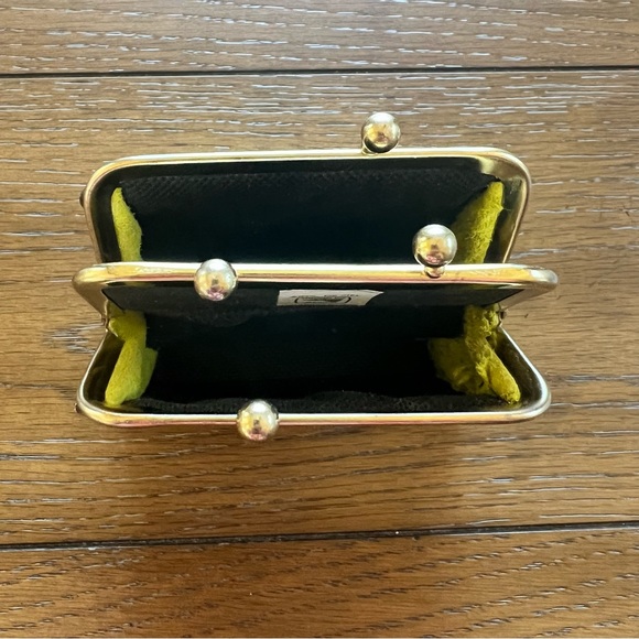 Sustainable leather embossed change purse - Picture 4 of 13